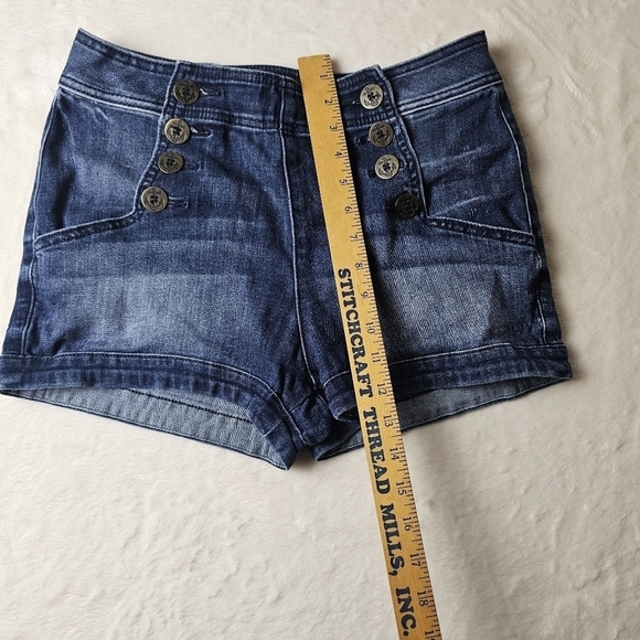 Express Jean Shorts 8 Women’s button front denim Jorts - Picture 3 of 9